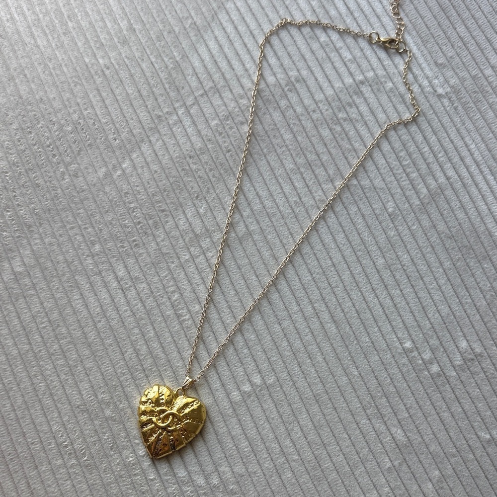 Chanel CC 14k gold plated heart pendant necklace - Picture 2 of 3
